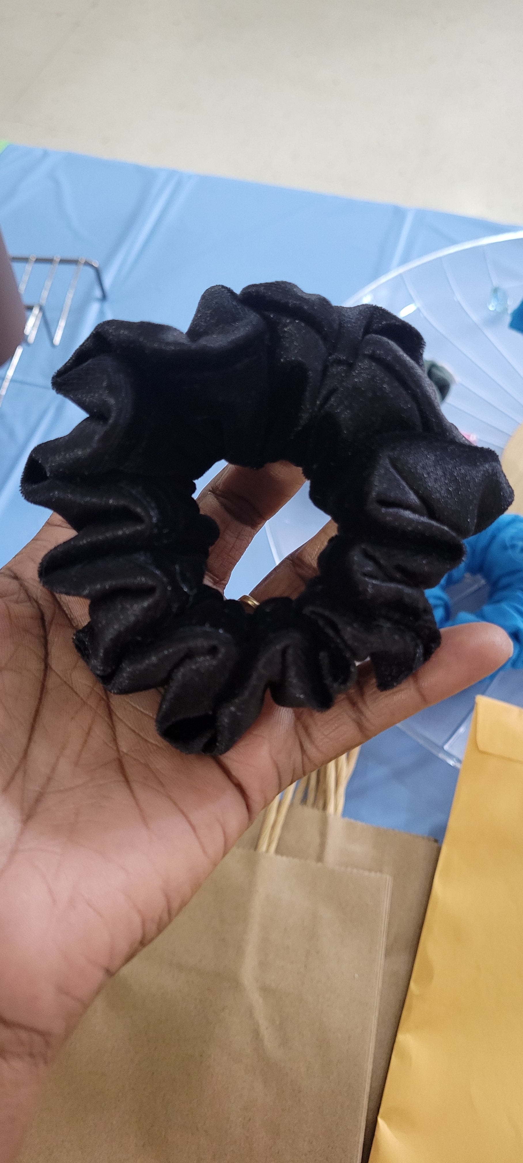 Medium Scrunchies (black)